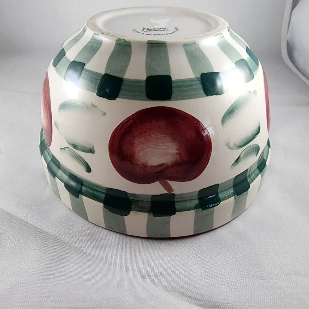 EUC Nantucket Apple Crockery Bowl